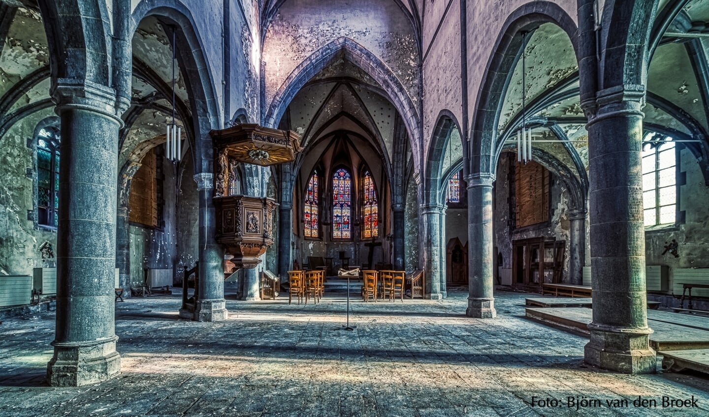 Een oude verlaten kerk, gefotografeerd in België