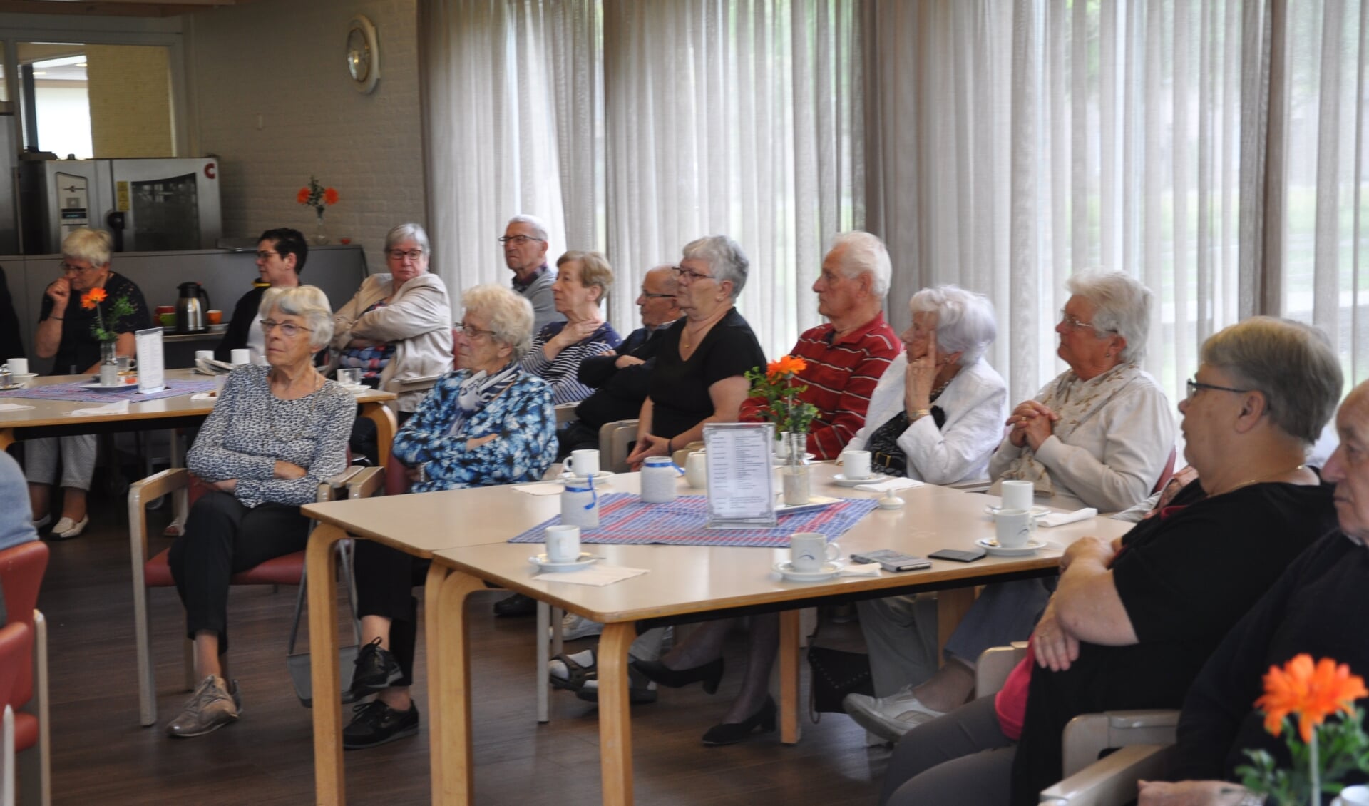 Een drukbezocht 'koffie-uurtje' in april 2019