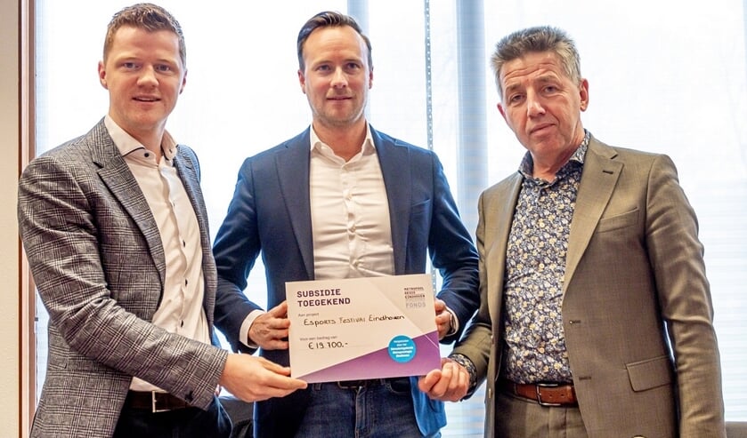 Vlnr. Robin Sweegers, Tim Klomp-Bueters en wethouder Tony Meulensteen | Fotonummer: 1f7712