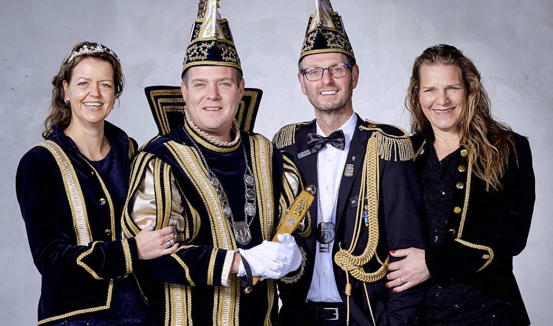 Vlnr: Prinses Ilse, Prins Erik, Adjudant Ton en Hofdame Irma
