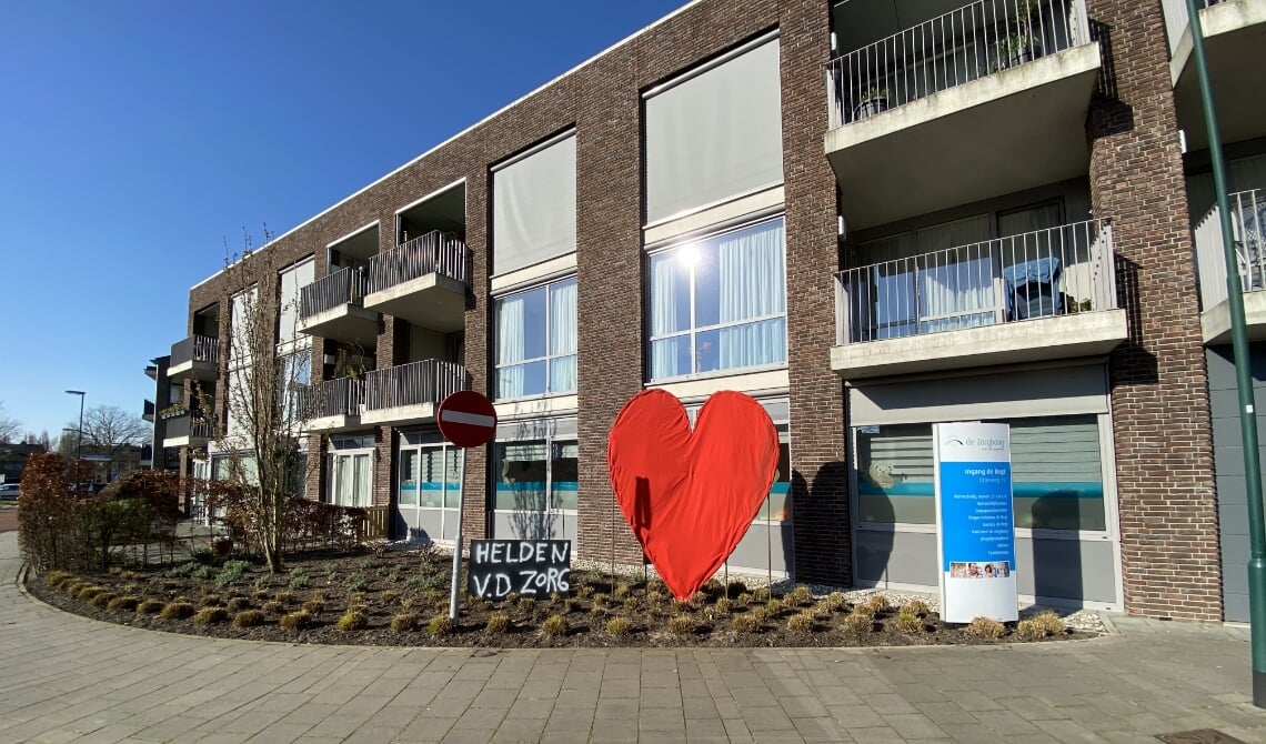 Archieffoto; steun voor de zorgmedewerkers