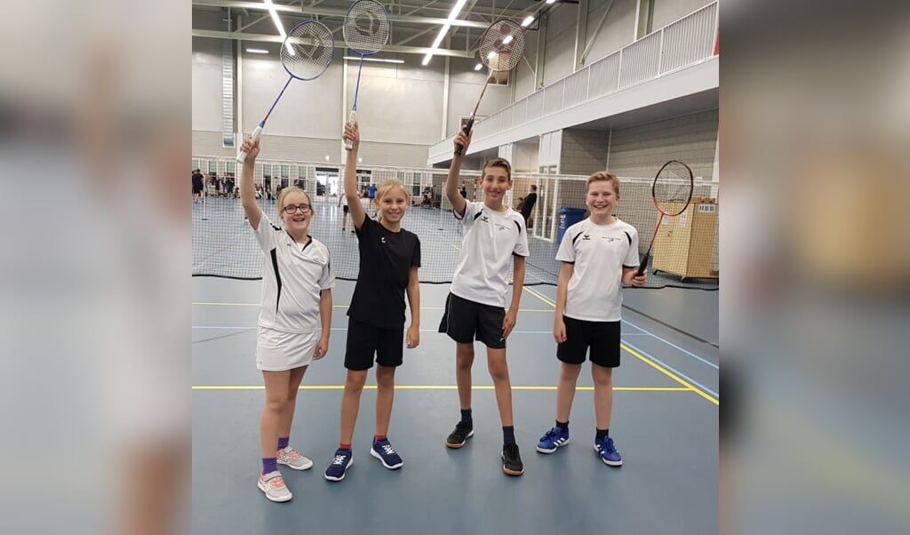 De jeugd staat klaar om weer te gaan badmintonnen