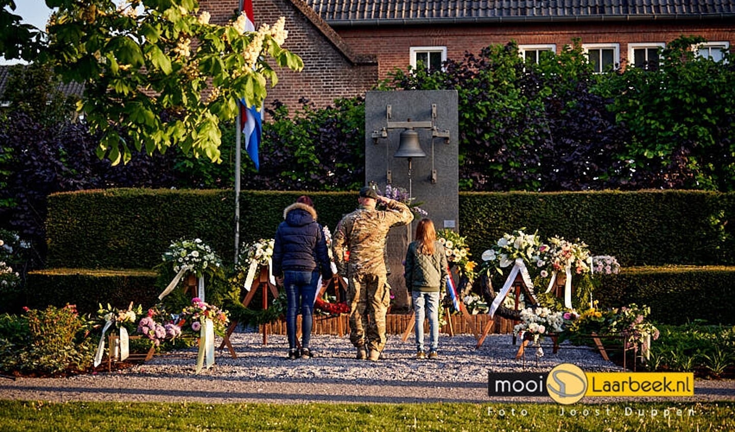 Bij het monument aan de Koppelstraat in Beek en Donk vond de jaarlijkse dodenherdenking op 4 mei plaats. Dit jaar vanwege de coronacrisis zonder publiek