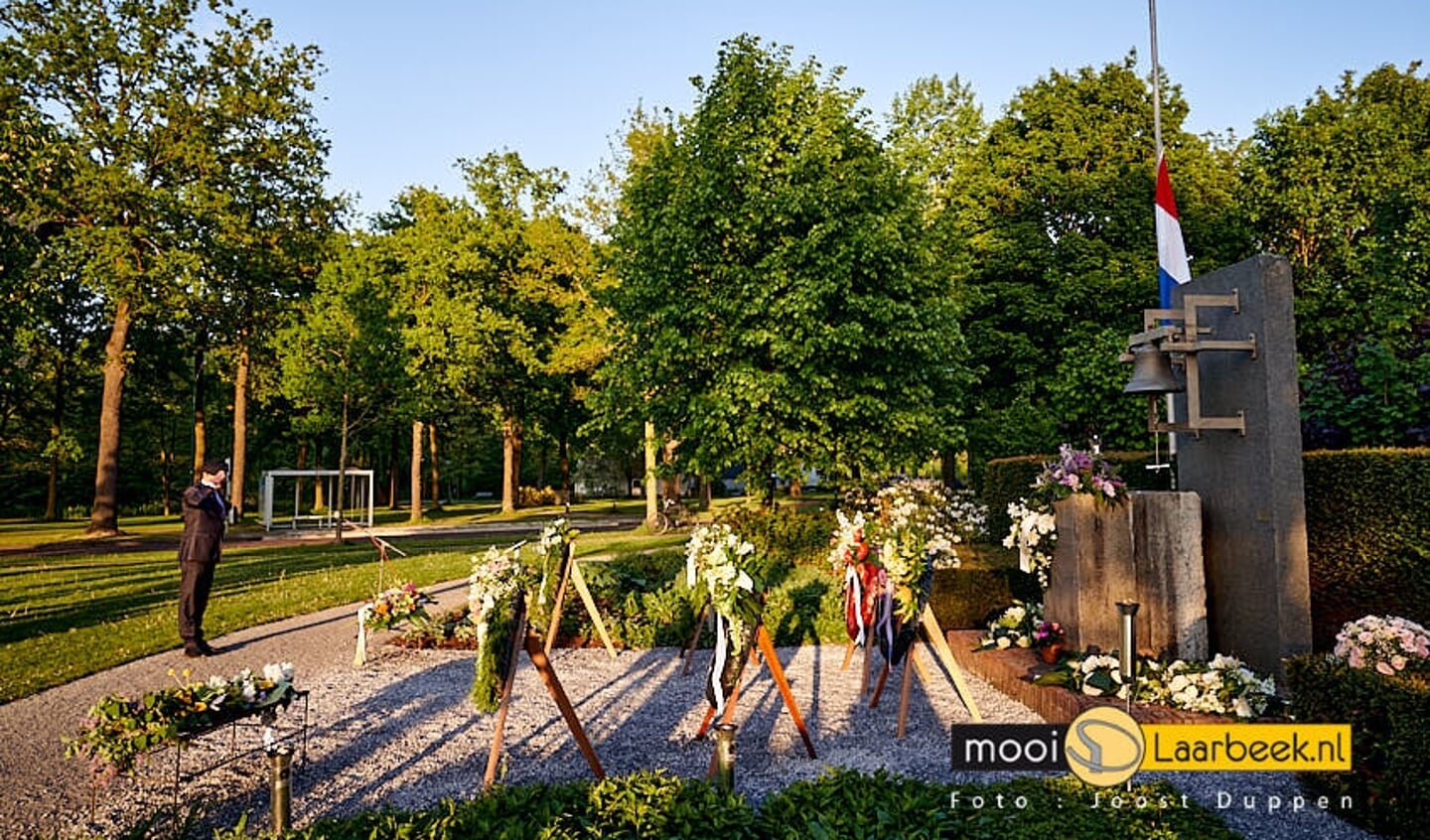 Bij het monument aan de Koppelstraat in Beek en Donk vond de jaarlijkse dodenherdenking op 4 mei plaats. Dit jaar vanwege de coronacrisis zonder publiek