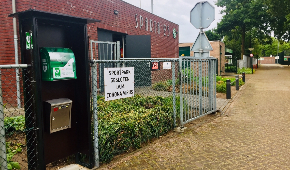 De nieuwe AED, voor de toegangspoort van Sparta'25