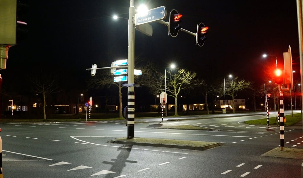 Om 21.00 uur was er geen verkeer meer te bekennen op het normaal zo drukke kruispunt Oranjelaan-Lieshoutseweg