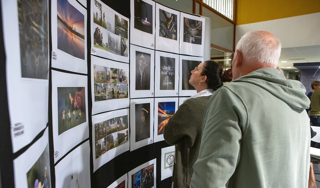 In het gemeentehuis van Laarbeek werden de winnende foto's van alle opdrachten tentoongesteld