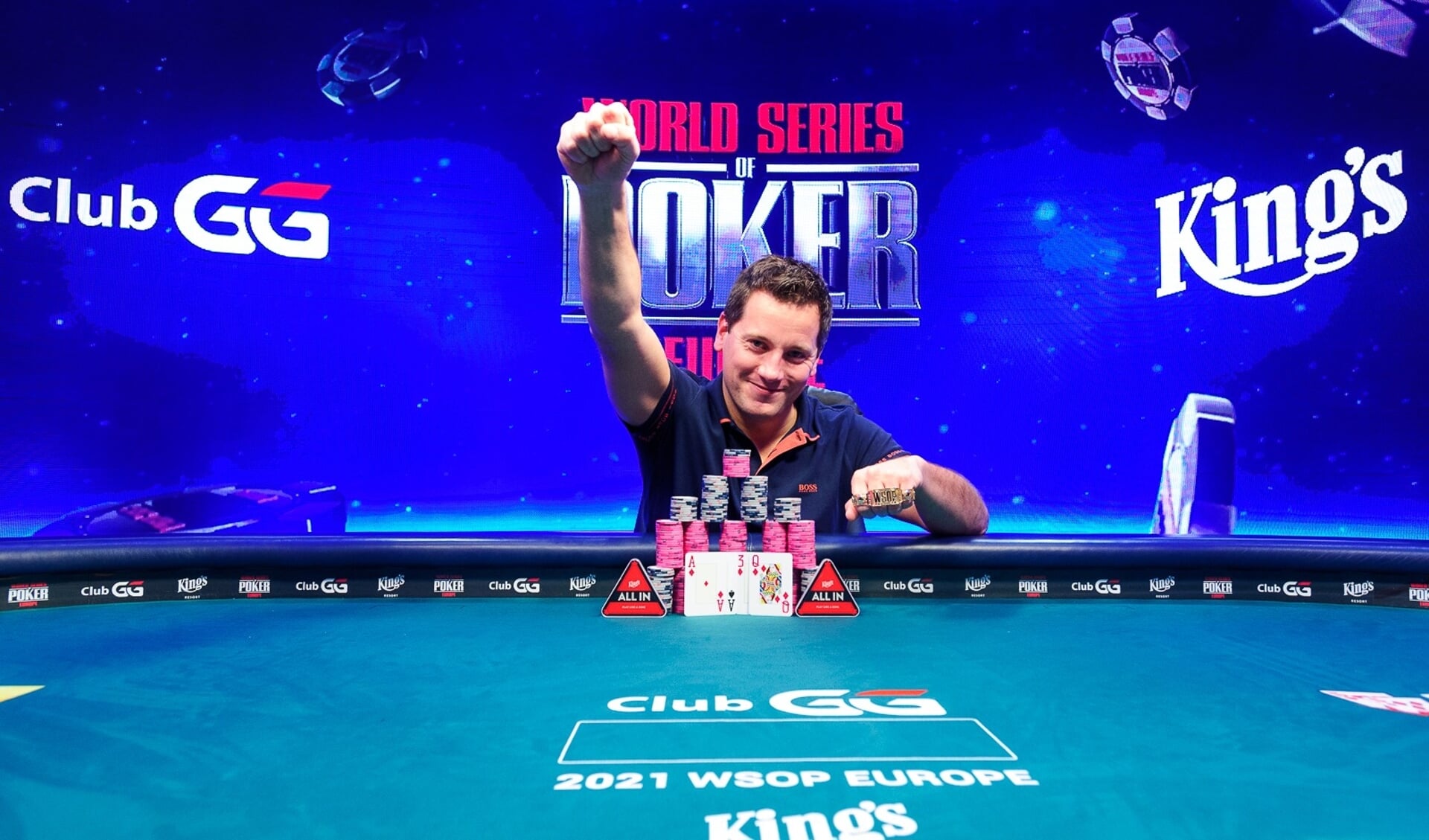 Bjorn Verbakel wint de World Series of Poker-bracelet in Tsjechië.