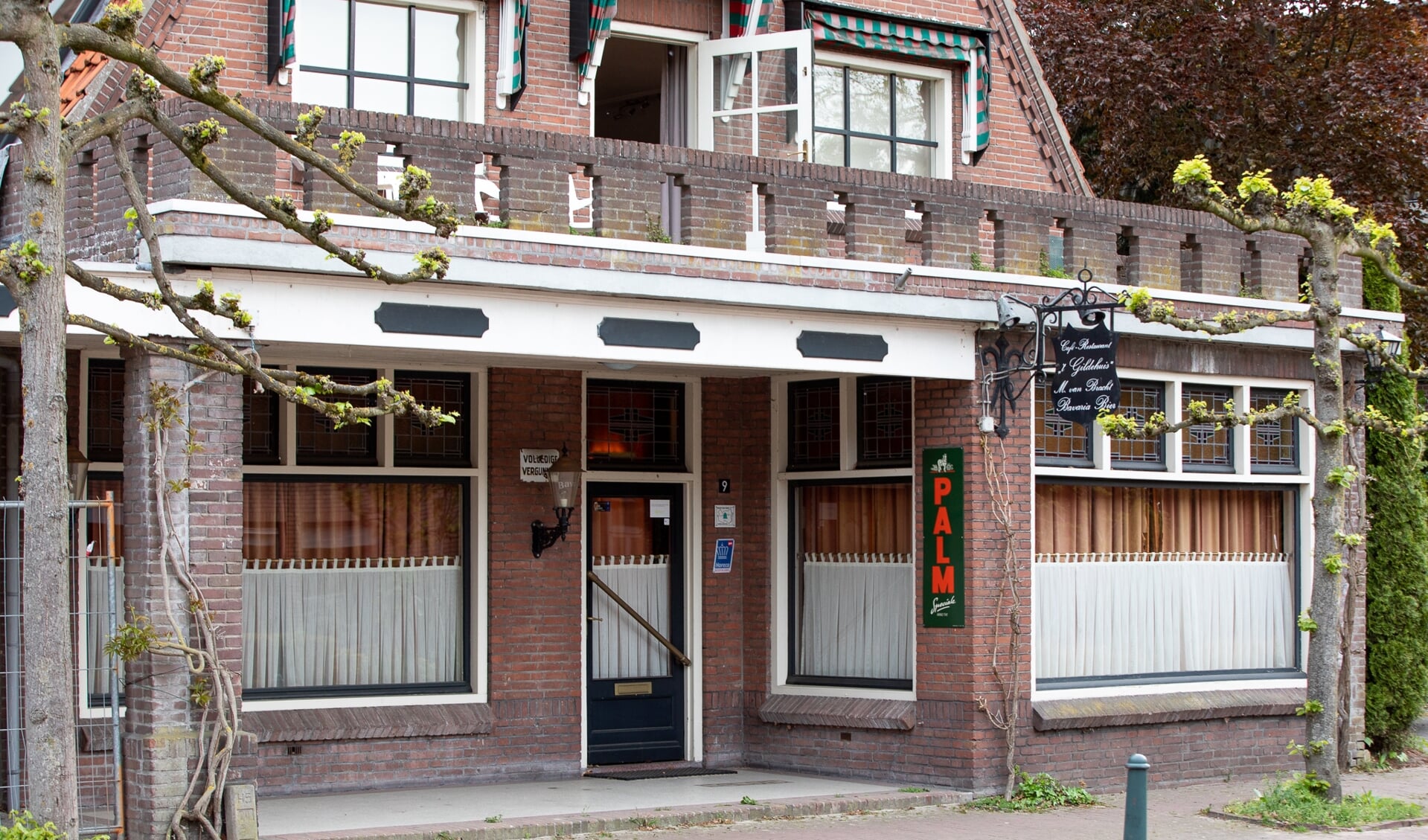 Café Van Bracht.