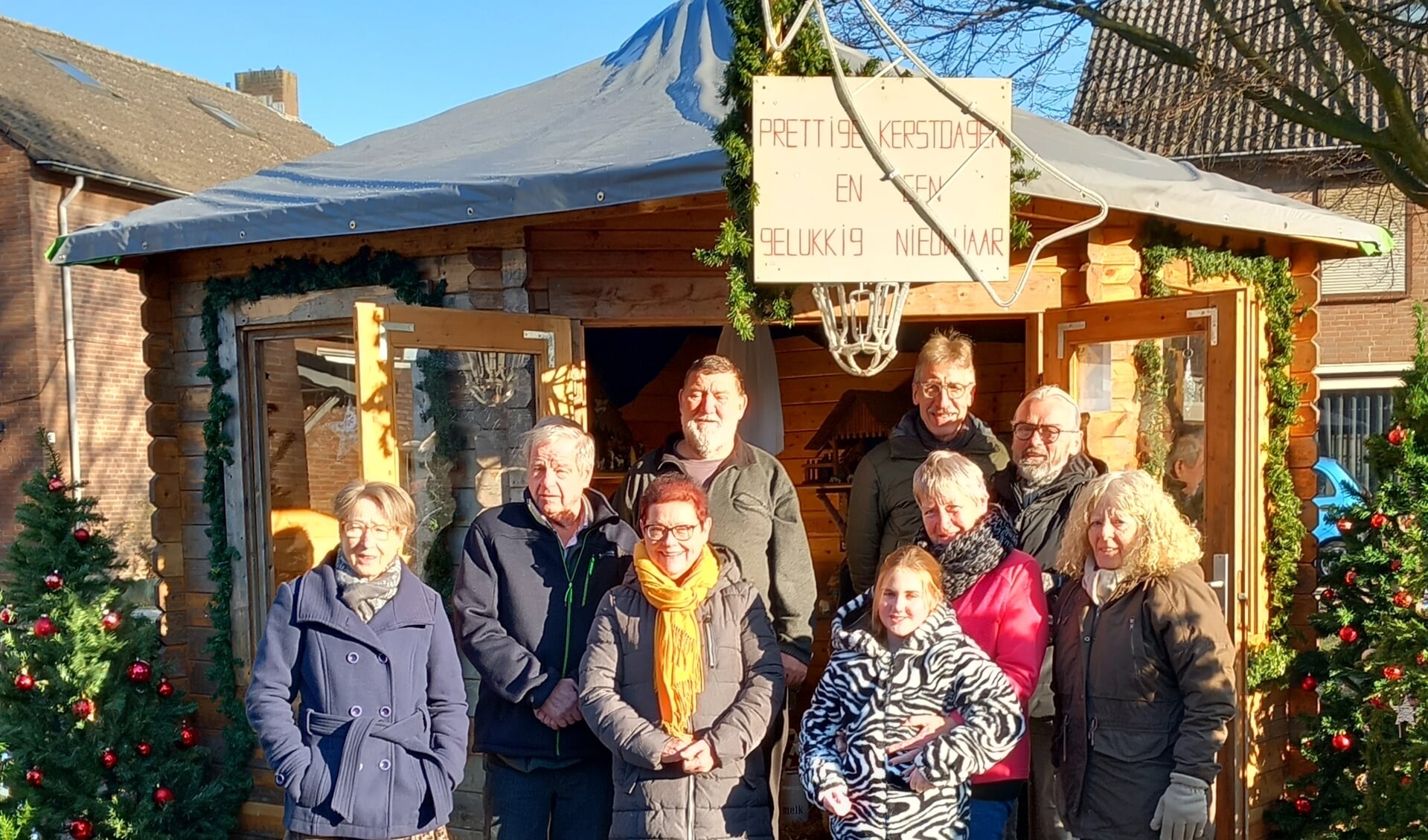 De dakbedekking boven de grote Kerstgroep in de Kerstwijk Sluiter-Melter-Wolwever in tot stand gekomen met financiële ondersteuning van de Dorpsraad Lieshout.