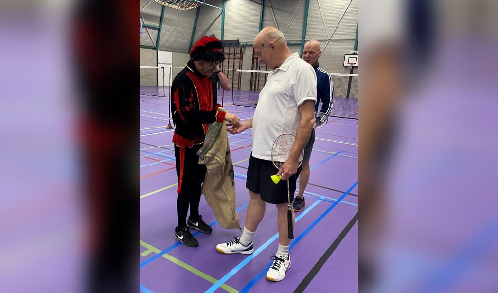 Ook de senioren van Badminton Club Lieshout zijn blij met de vrijgevigheid van de Sint