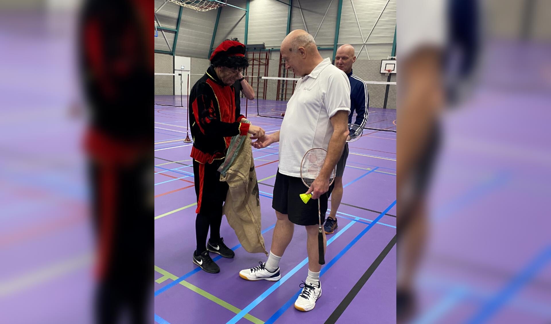 Ook de senioren van Badminton Club Lieshout zijn blij met de vrijgevigheid van de Sint