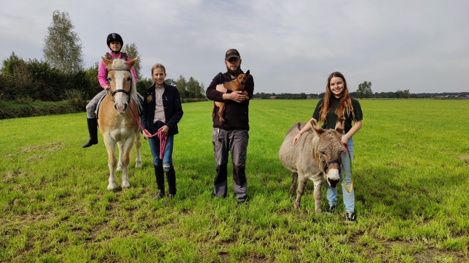 kussen rivaal Onverenigbaar Paardrijden en wandelen met ezeltje voor volwassenen met een beperking - Al  het nieuws uit Laarbeek
