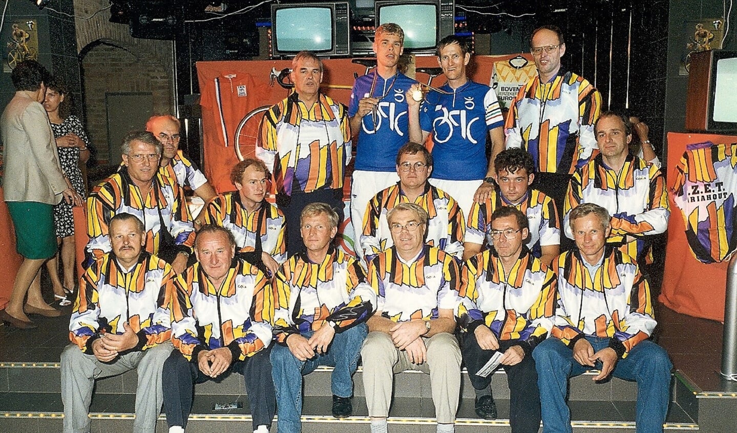 Foto van Bosduvels samen met Ad Verhoeven en Alfred Stelleman (in het kader van de Paralympics '92)