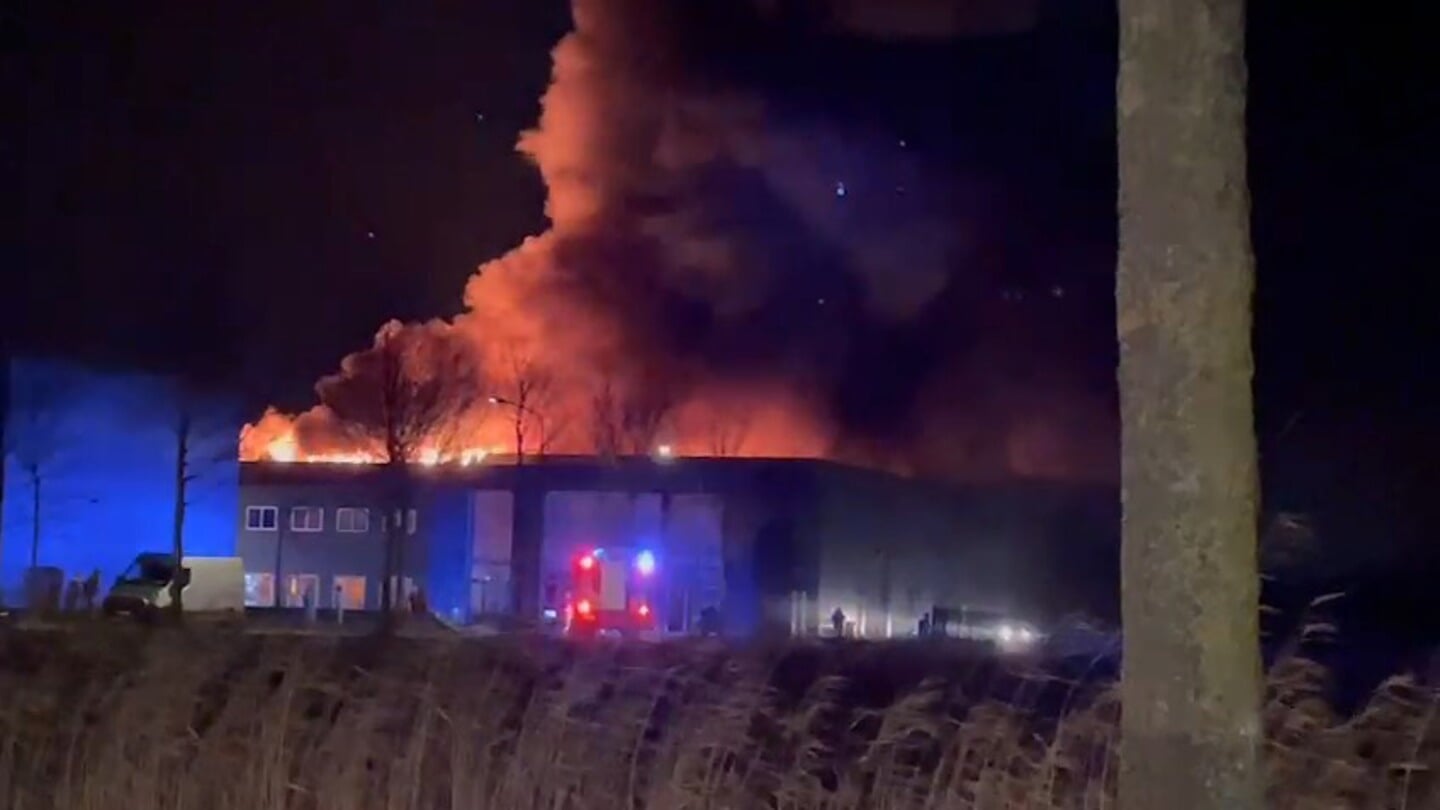 Een grote uitslaande brand op bedrijventerrein de Stater in Lieshout