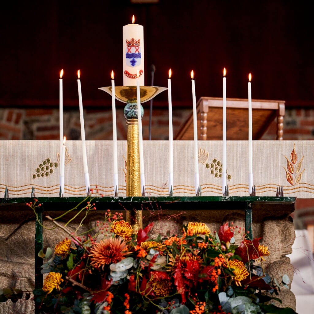 In de kerk van Lieshout werd vandaag een herdenking gehouden voor de mensen uit Laarbeek die in de afgelopen corona periode zijn overleden. ©opyright voorbehouden aan Joost Duppen de Fotograaf  ( foto: Joost Duppen )