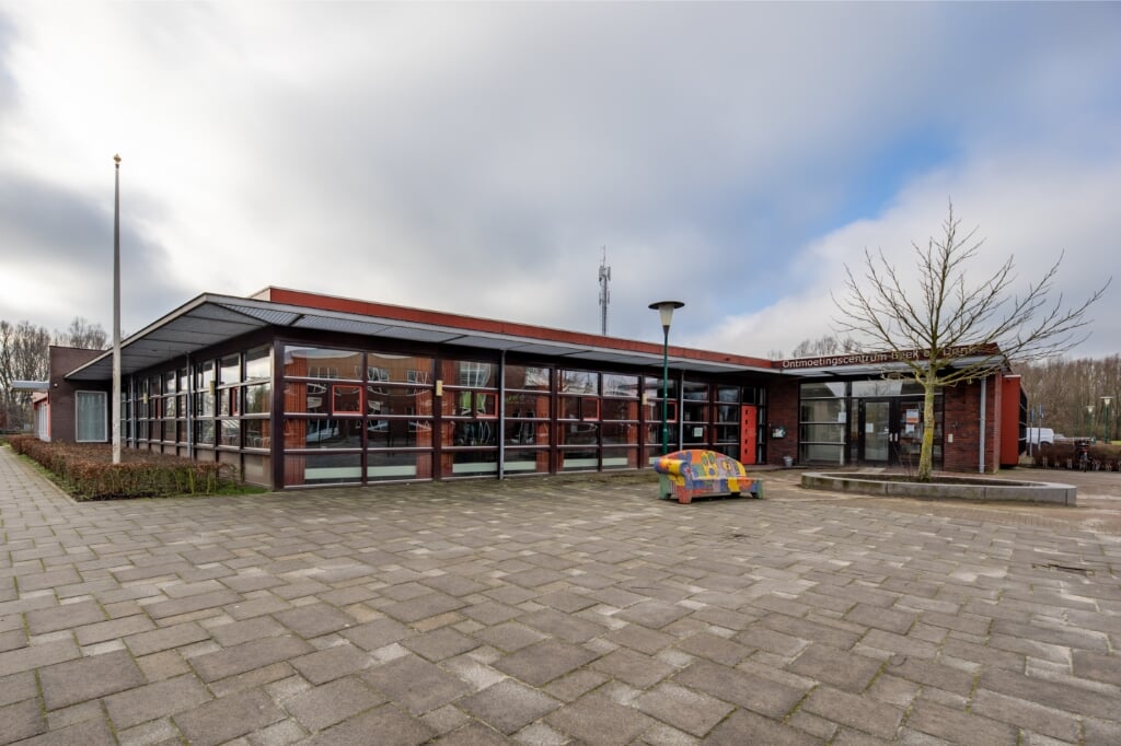 Het Ontmoetingscentrum in Beek en Donk, waar ook de bibliotheek zit.