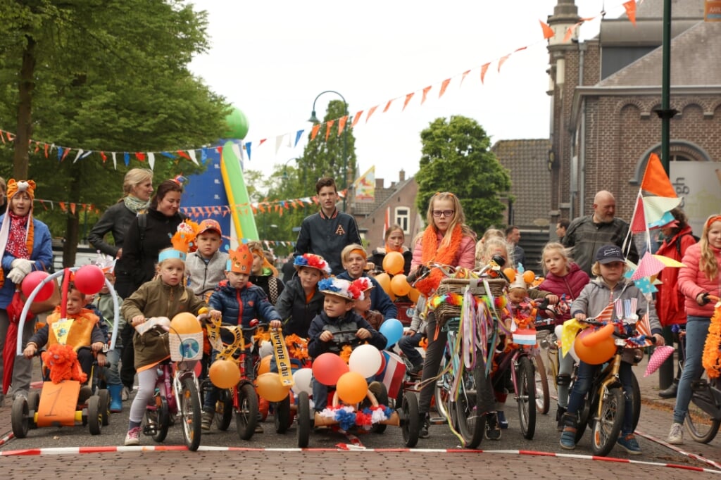 Archieffoto: versierde kinderfietsjes tijdens Koningsdag in Aarle-Rixtel