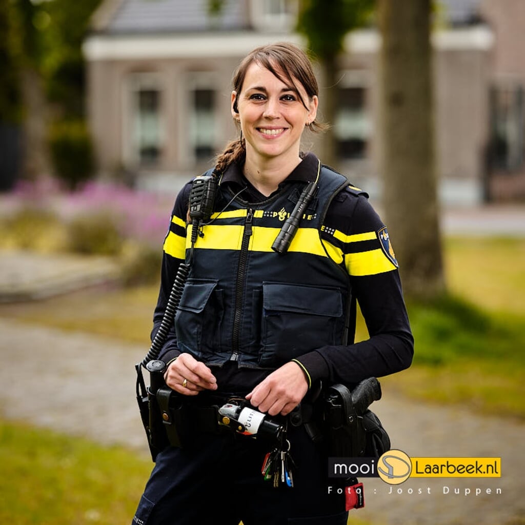 Aarle-Rixtel heeft een nieuwe wijkagente; Elke nagtzaam  ( foto: Joost Duppen )