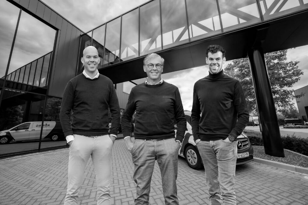 Van links naar rechts: Marc, Gerrit en Geert de Koning bij hun bedrijf aan de Papenrijt in Bakel 