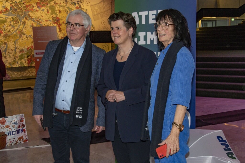 Rini Hermus (lijsttrekker AWP Brabant), Ina Adema (commissaris van de Koning) en Ria van Santvoort (lijsttrekker AWP De Dommel en nummer 3 voor                         Brabant).