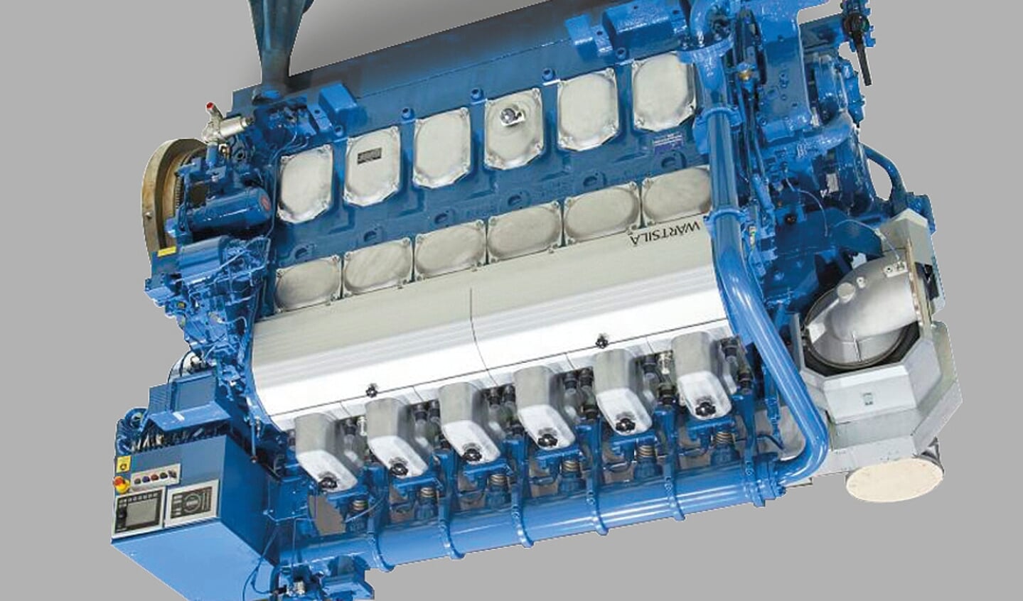 Wu00e4rtsilu00e4 toont op stand 452 de Wu00e4rtsilu00e4 20DF Dual Fuel-motor. Deze motor draait gemiddeld voor 97 procent op gas en voor 3 procent op dieselolie. Het kleine aandeel gasolie is nodig voor de ontsteking. De motor kan zo nodig ook automatisch en snel overschakelen op gasolie. De motor is voorzien van gescheiden brandstofsystemen voor gas, pilot fuel en volledig diesel.