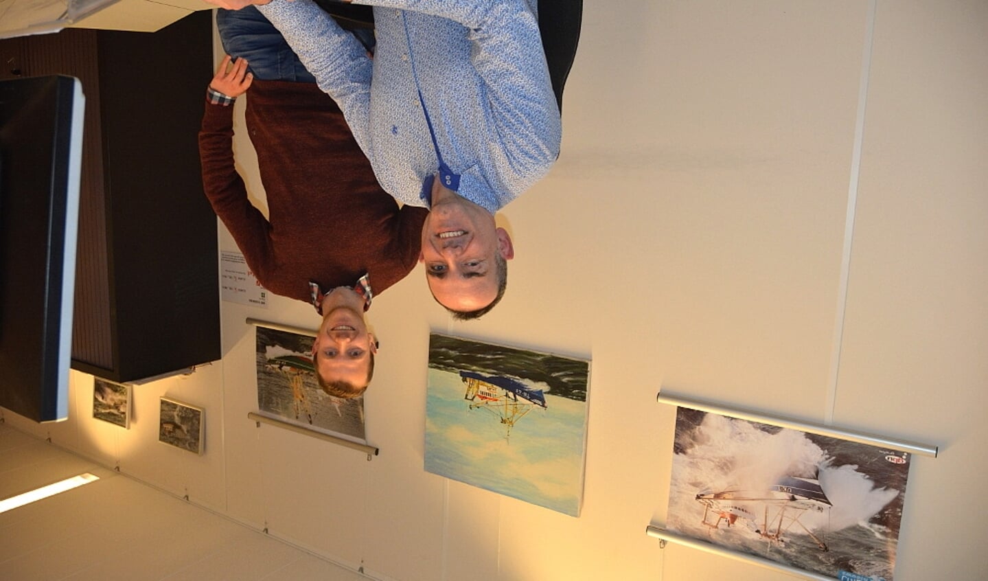 Arie Mol, zittend, en Geert Hoekstra in een u2018echte visserijkameru2019 van Wageningen Economic Research. Arie Klok kon niet aanwezig zijn.