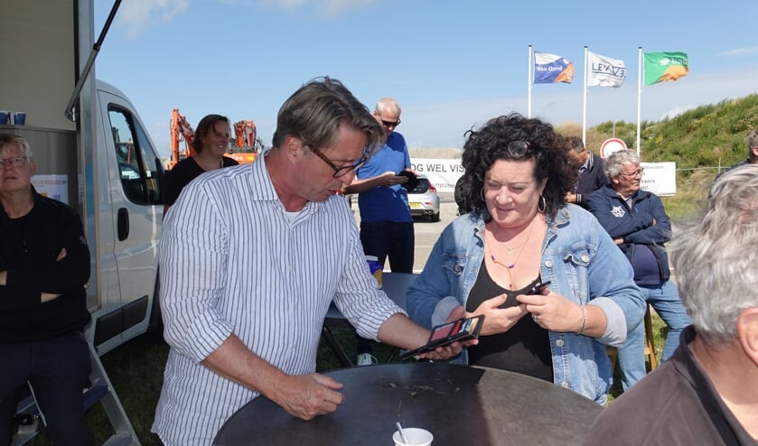 H De kamerleden Edgar Mulder (PVV) en Caroline van der Plas (BoerBurgerBeweging) trekken hun agenda. Van der Plas voer mee met de ST 24.