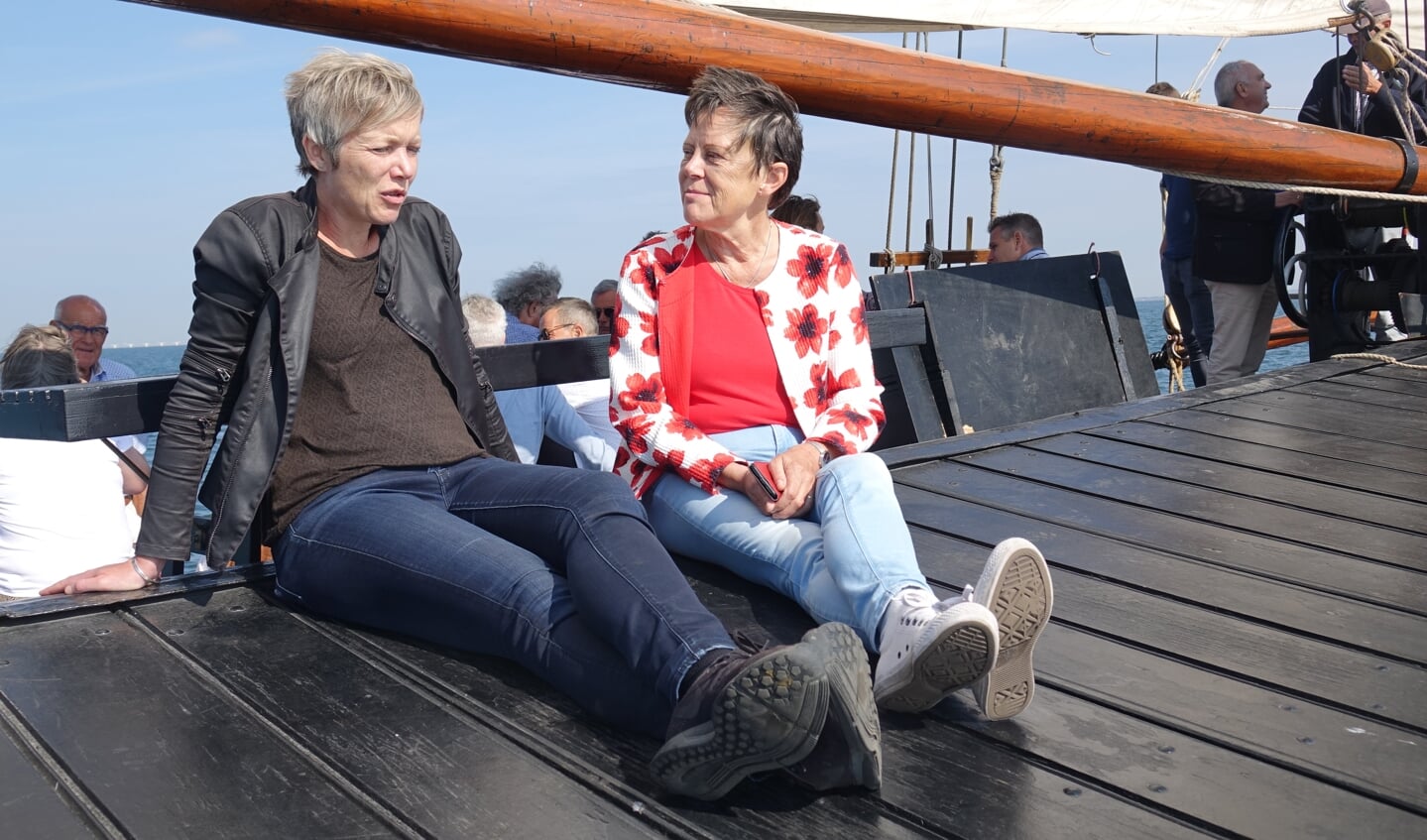 Nathalie Steins (Wageningen Marine Research) in gesprek met Lieke Berkenbosch (ministerie LNV, adviseur Noordzeevisserijbeleid).