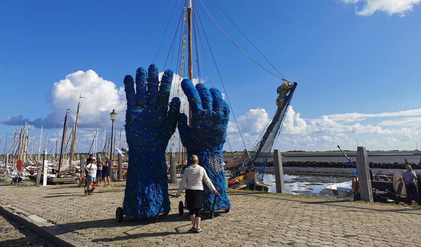 H Aandacht voor vispluis. Vorig jaar zomer was er tour door Nederland. KIMO wil het recyclen stimuleren. (Archieffoto: Rienk Nadema)