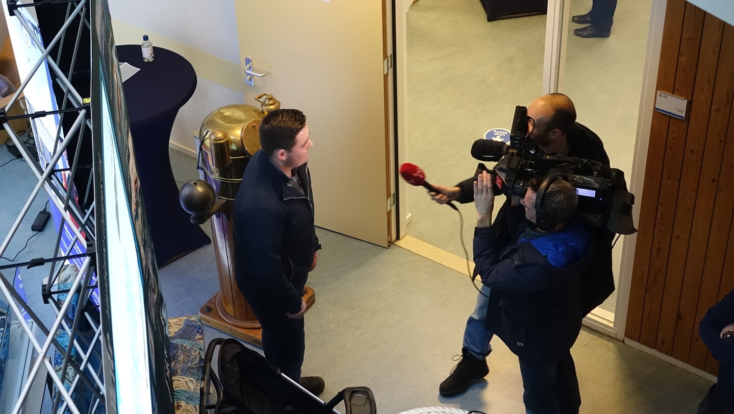 H Jan Foppen uit Harderwijk vertelt enthousiast voor de camera van Omroep Flevoland waarom hij kiest voor visserijonderwijs.