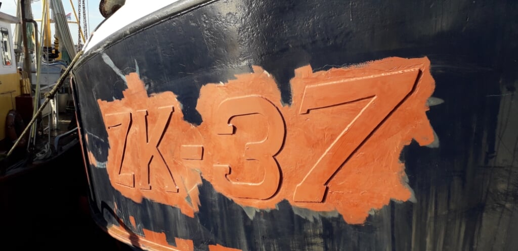 H Het nummer staat er op. ZK 92 wordt ZK 37.