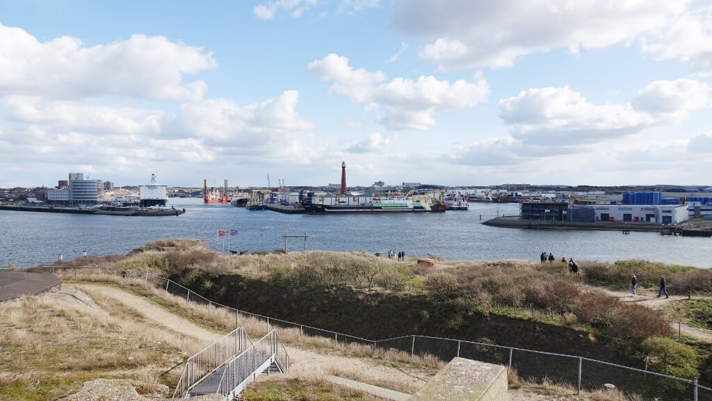 H Vanaf het Forteiland. Links de Vissershaven en rechts de Haringhaven van IJmuiden.