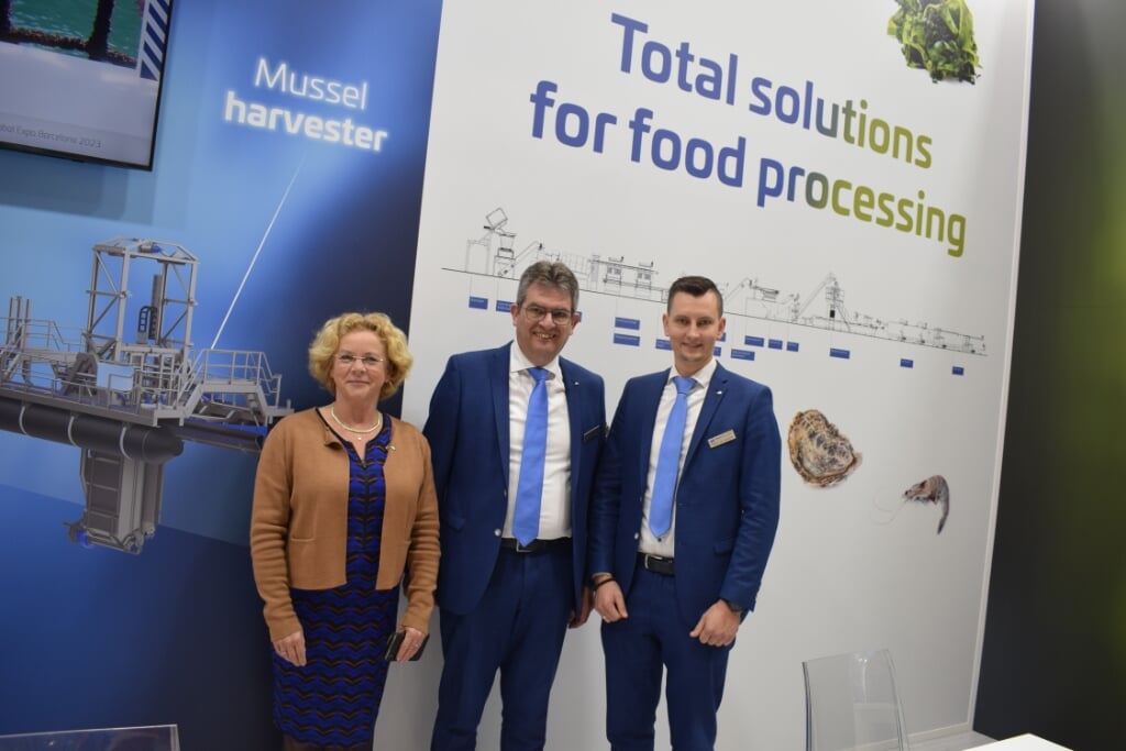 H Murre Technologies op Seafood Processing Global, met directeur Jan Murre (midden) geflankeerd door Ineke Nijssen en Huibert van Zweemer.  