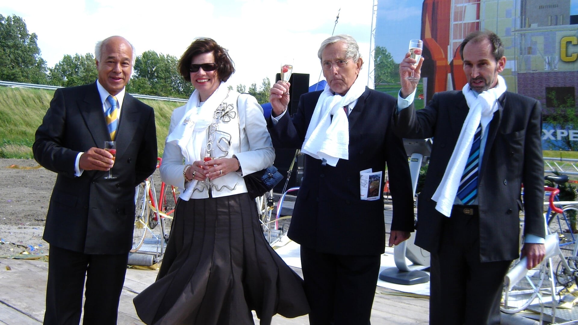 Hoofdrolspelers bij de aftrap in 2006. In 2008 werd Corpus geopend door koningin Beatrix. | Archieffoto