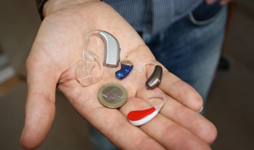 Hoortoestellen worden steeds kleiner en innovatiever, nu ook al af te stellen op afstand via een app. (foto ter illustratie)