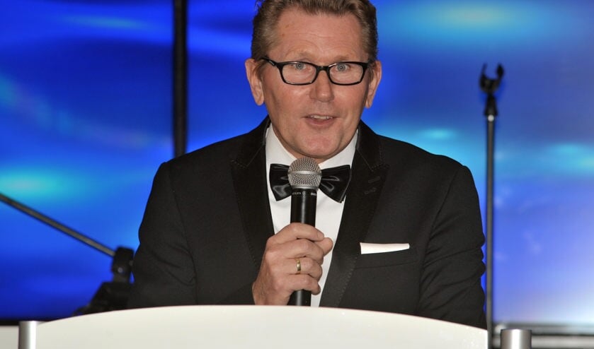 De avond werd op charmante wijze geopend door de wethouder van Sportzaken Gerben van Duin.