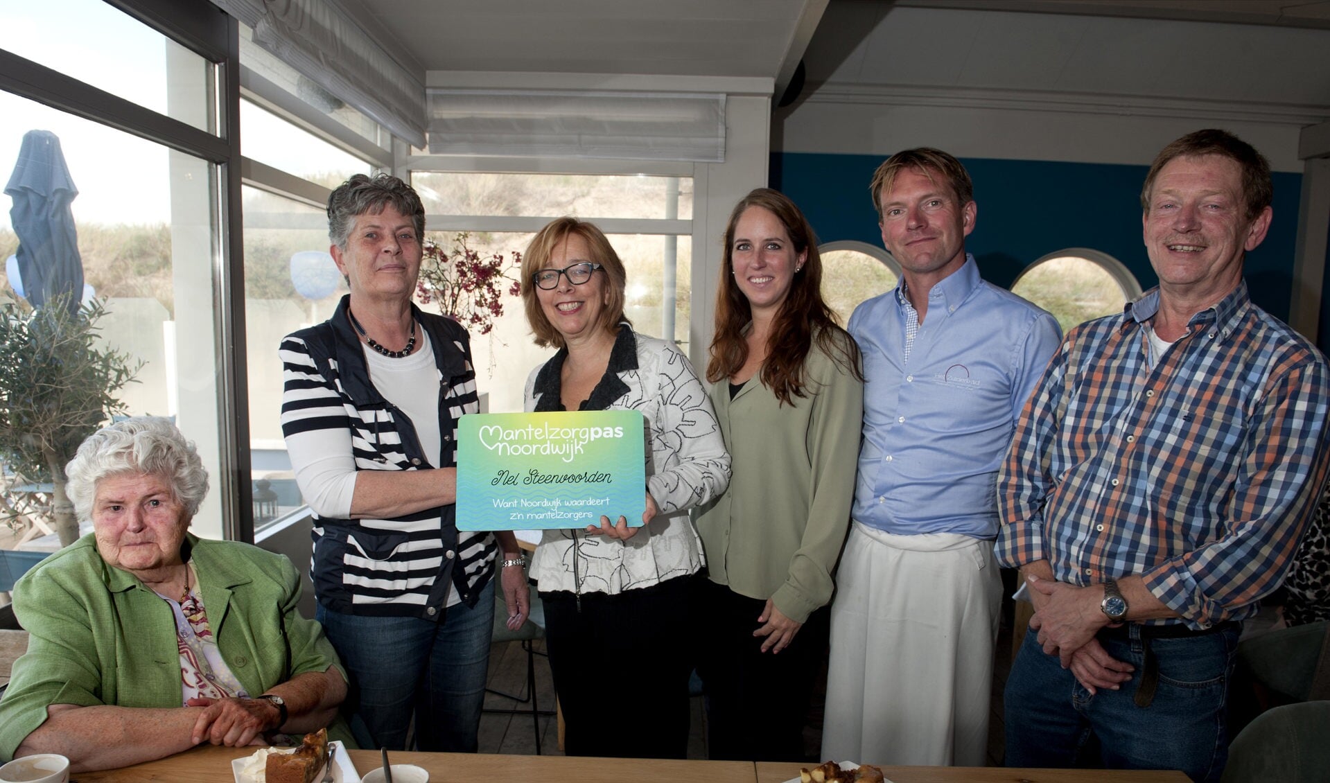 Nel Steenvoorden ontving afgelopen vrijdag de gemeentelijke waardering voor mantelzorgers uit handen van wethouder Marie José Fles. | 