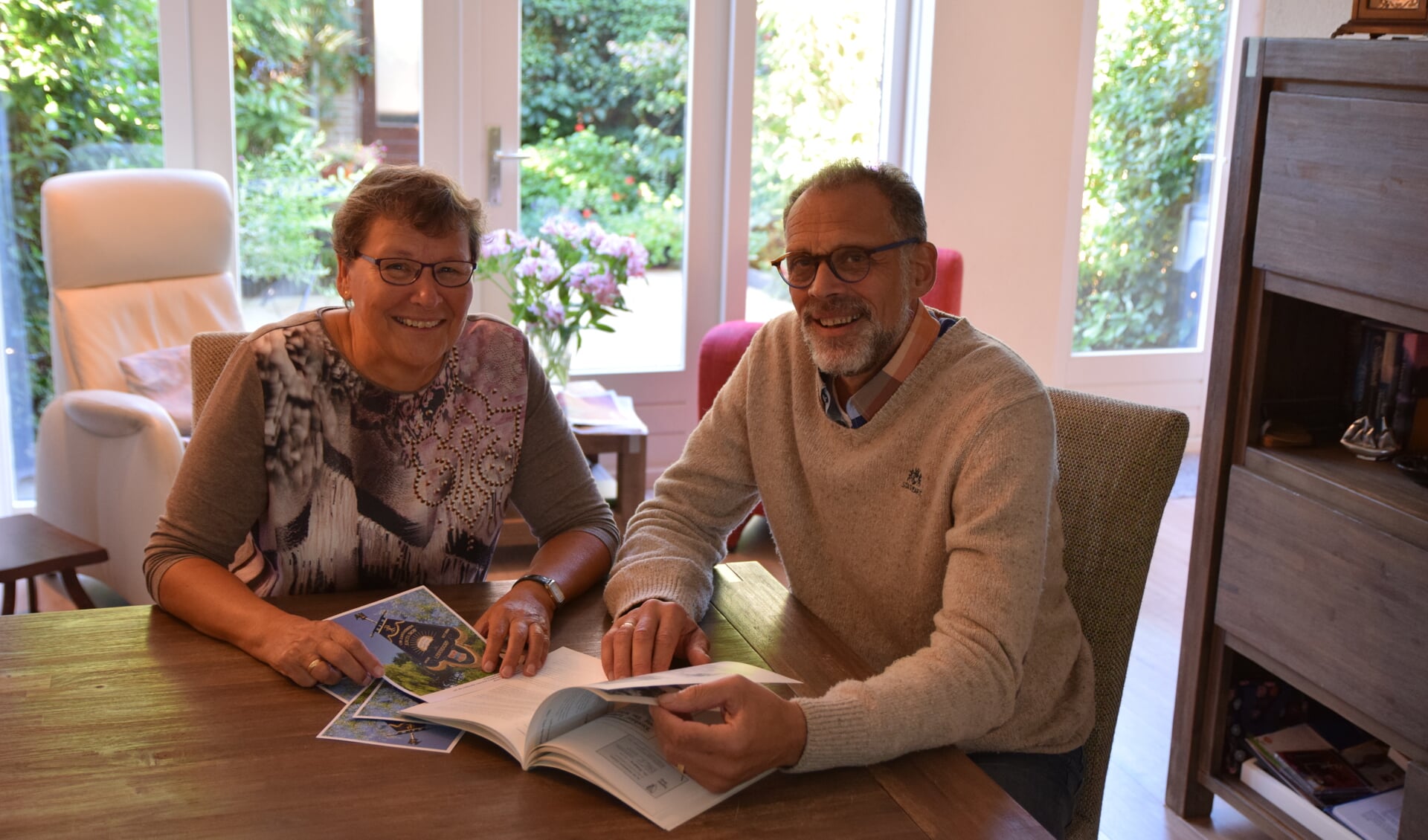 Marijke van Pernis en Edo Elstak, samen goed voor bijna 60 jaar lidmaatschap van COV Excelsior.
