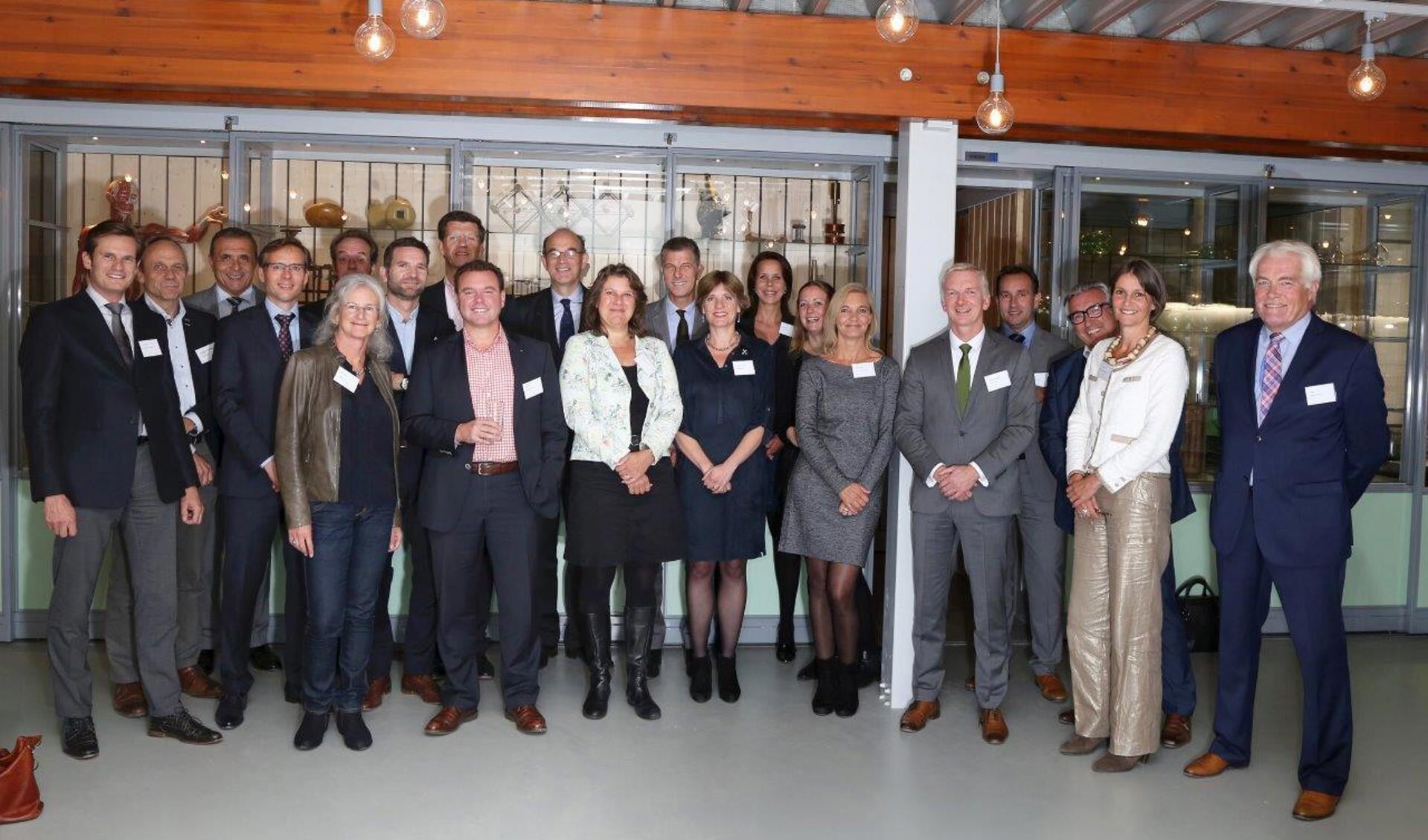 Alle founders van SPARK, vertegenwoordigers van DZB Leiden, en de Leidse wethouders Damen en Strijk. | Foto:  Ronald van der Horst