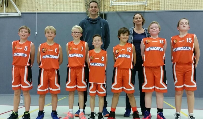 De spelers van Forwodians X12 -1 zijn veel te sterk voor de teams in hun poule en zijn ongeslagen kampioen geworden. | Foto: pr.