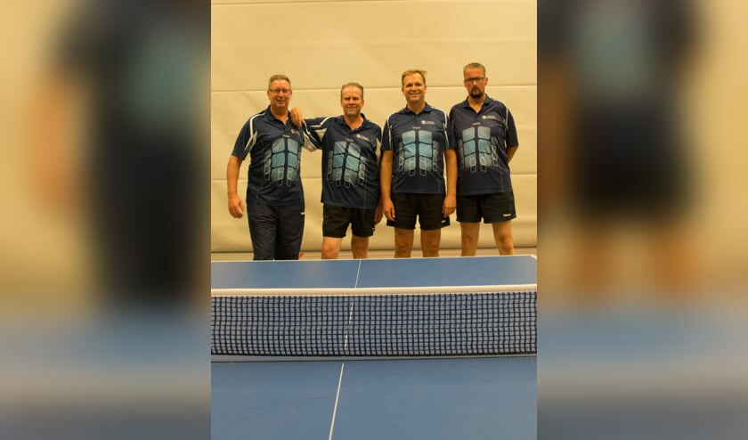 Het eerste team is kampioen: (v.l.n.r.) Gé van der Willigen, Ad van der Geest, Ed van Dorp en Jaap Meiland. | Foto: pr.