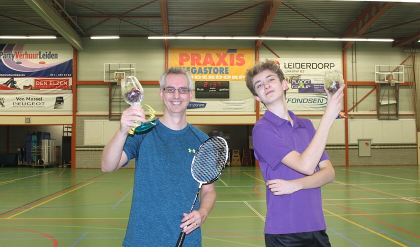 De prijswinnaars van het toernooi, vlnr: Ronald en Luuk (niet op de foto: Nienke). | Foto: PR  