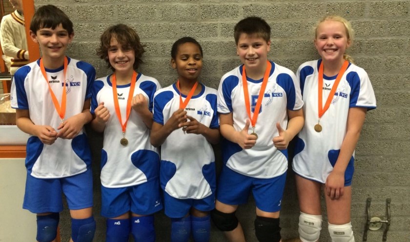 Het miniteam van VCS showt trots de medailles. | Foto: pr.