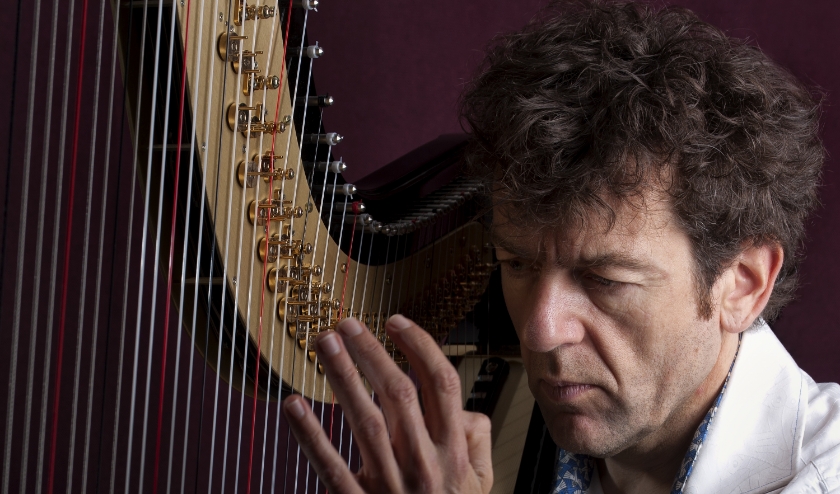 Marco Hilgeman op harp.