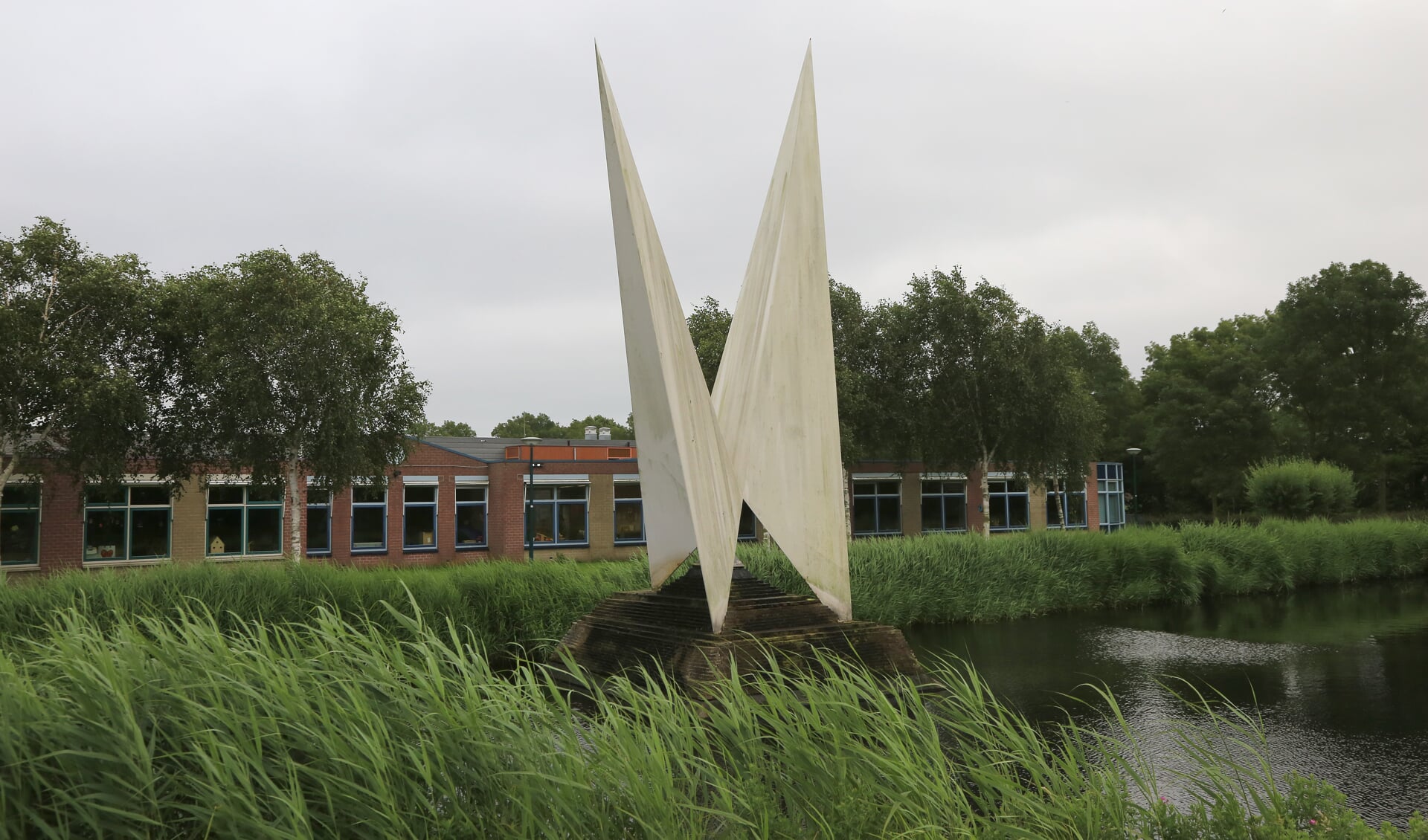 In alle wijken van Oegstgeest staat wel een beeldend kunstwerk in de openbare ruimte, ook in Haaswijk. | Archieffoto Wil van Elk