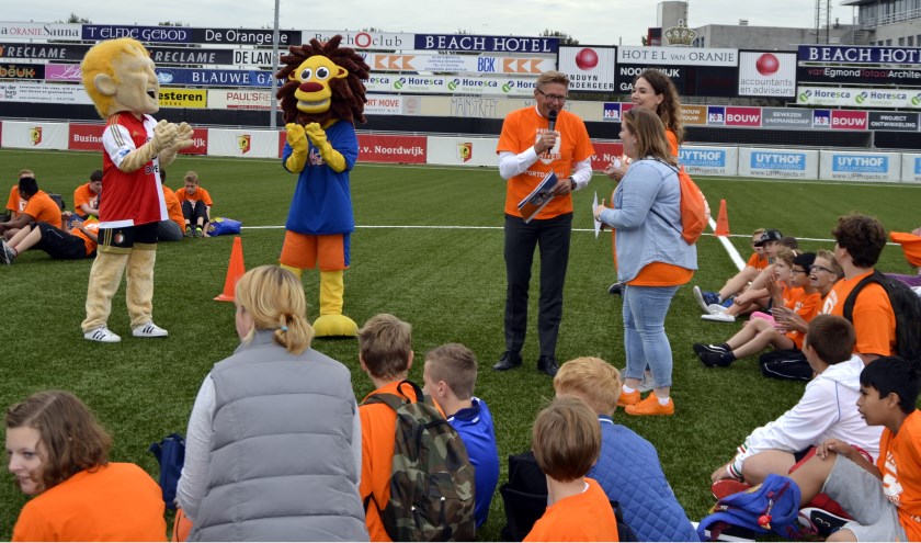 Sportwethouder Gerben van Duin opende de sportdag van Friends United op het sportpark aan de Duinwetering. | Foto: Joke van der Zanden