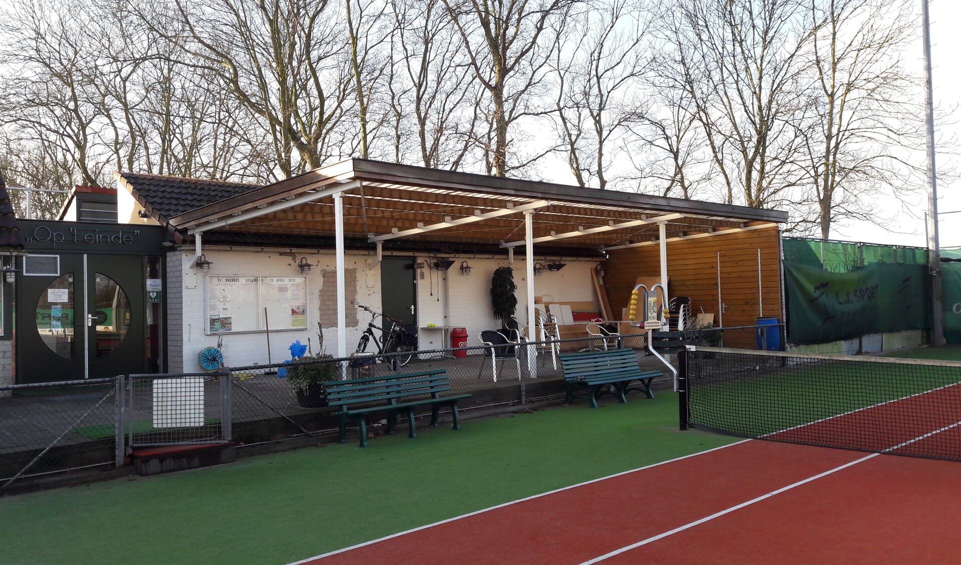 De kleedkamers bij tennisvereniging Overbos worden gerenoveerd. | Foto: MV