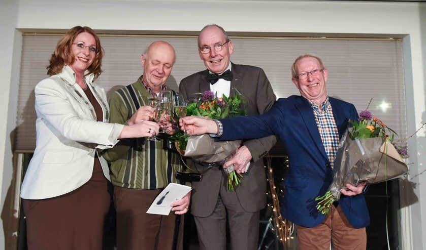 Burgemeester Carla Breuer toost op het nieuwe jaar met de leden van de KBO. | Foto: pr.