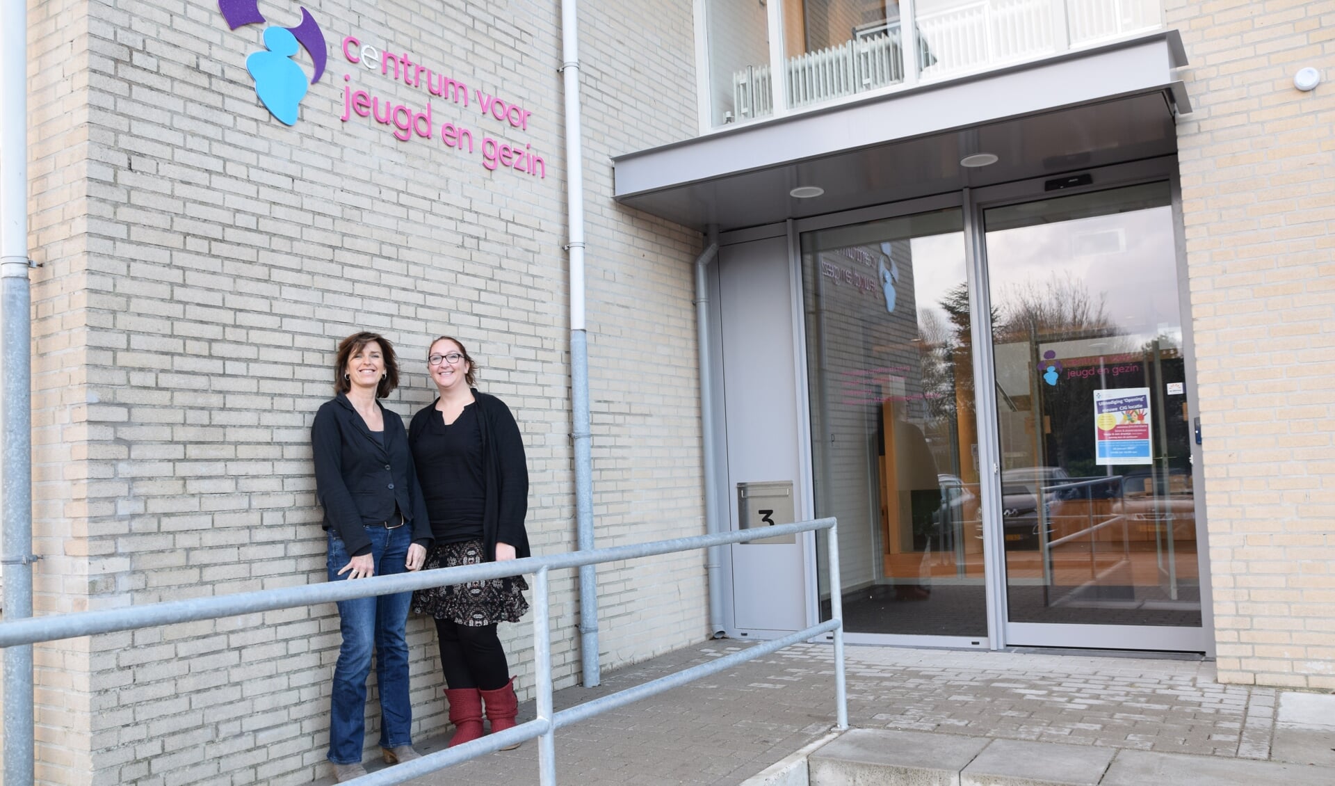 Gerda de Groot en Francis Kuyt zijn blij met het vernieuwde CJG. | Foto: Esther Luijk